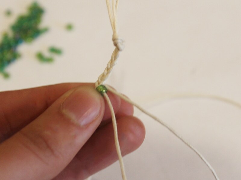 bead added to middle string