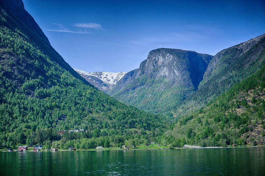 Odnesfossen (Crossing the Naeroy fjord) Norway - Noruega