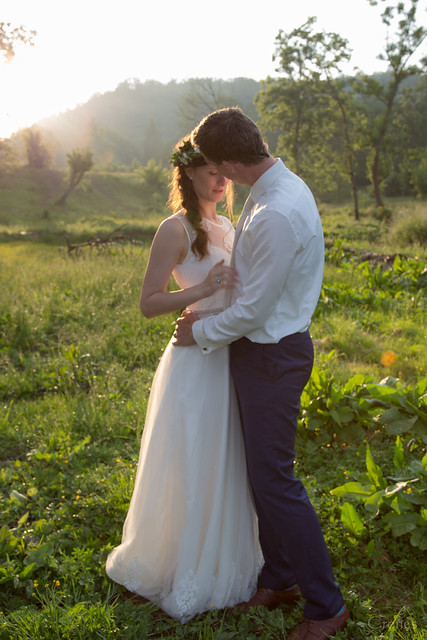 Wedding MM - Kissing in sunset