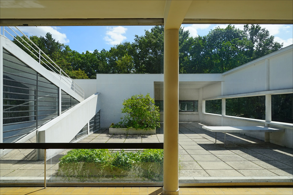 Le Corbusier, Villa Savoye, roof garden, photo by dalbera is licensed under CC BY 2.0
