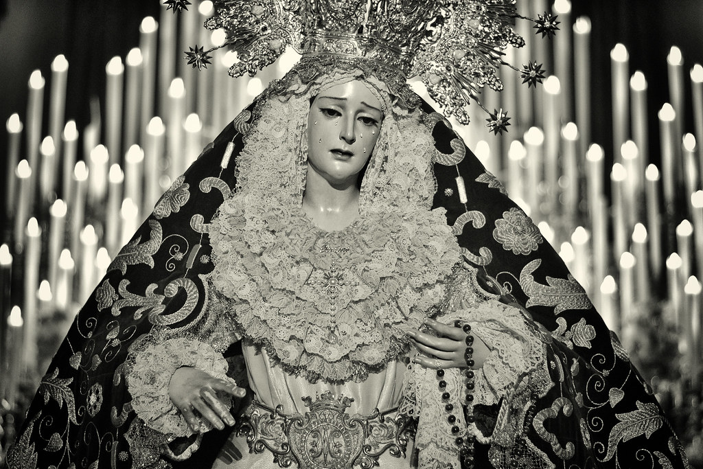 Lirios encendidos | Virgen de la Piedad | Julián Iglesias | Flickr