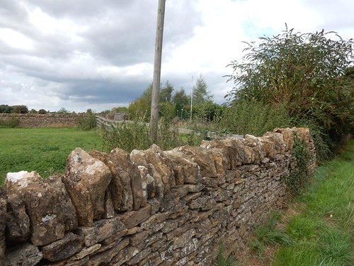 Stone wall Kings Sutton Circular (Shortcut)
