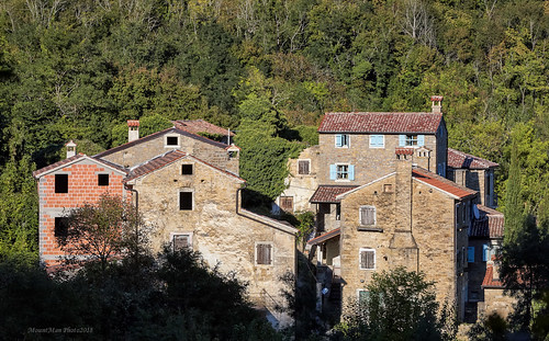 selo village bazjaki istra croatia villagescape rujan2018 landscape građevina building
