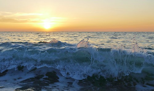 vagues écume ocean waves coucherdesoleil sunset