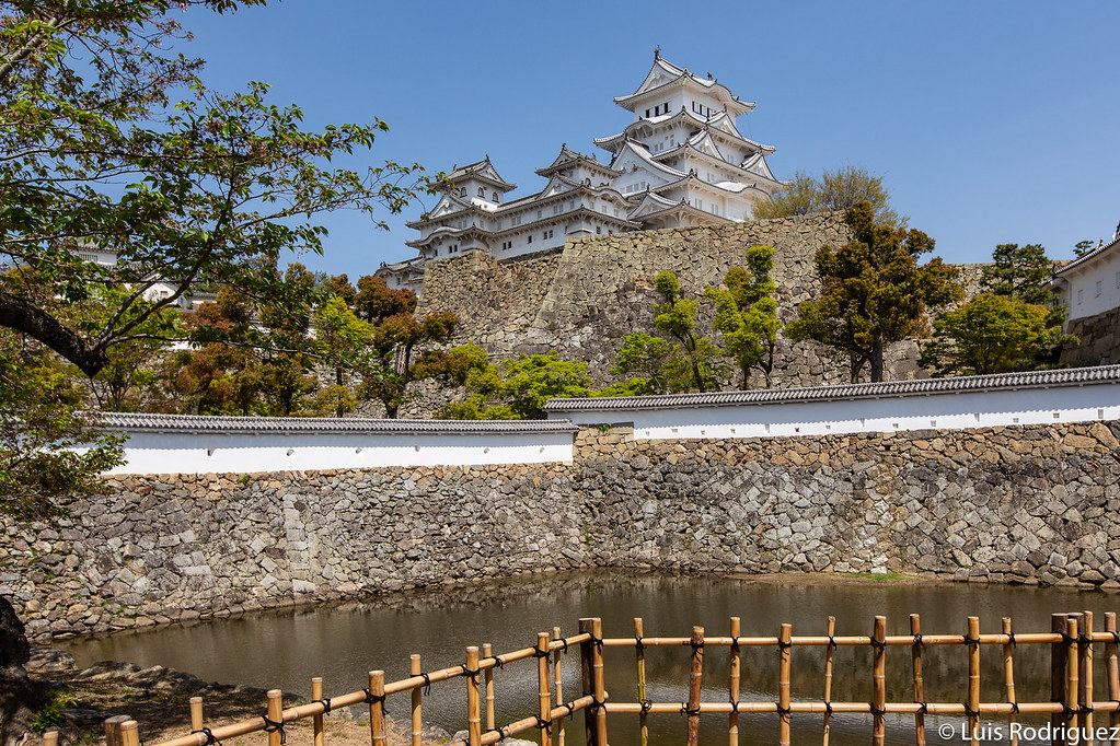 El castillo visto desde el foso Sangoku-bori