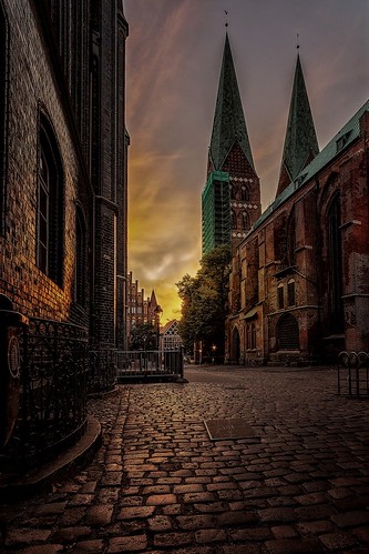 sonnenuntergang kirche lübeck altstadt hansestadt kirchhof sunset sunrise schleswigholstein norddeutschland nikond7500 sigma1020mm