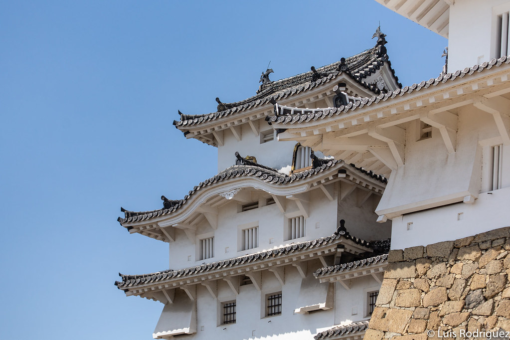 Ventanas de todo tipo en el castillo de Himeji