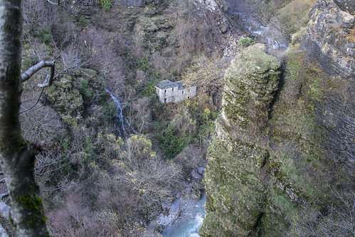 sirako syrrako συρράκο τζουμέρκα greece epirus ήπειροσ βουνά καταρράκτεσ mountains waterfall river ποτάμι φαράγγι canyon gorge χαράδρα