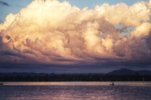 cloud river kayak dawn hdr noosa water