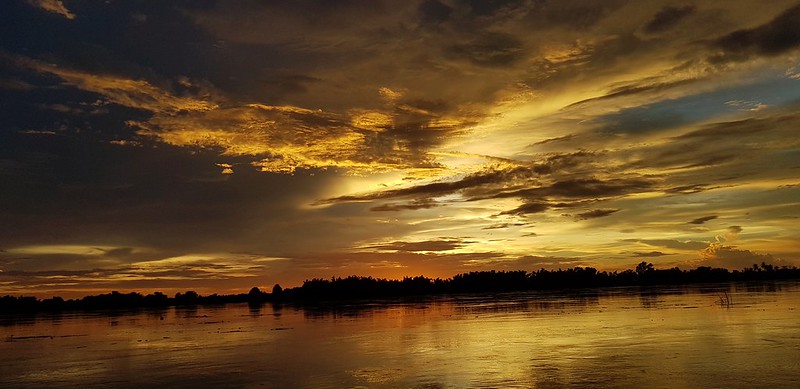 Sunset clouds over the Mekong River in Phon Phisai 2018-08-19