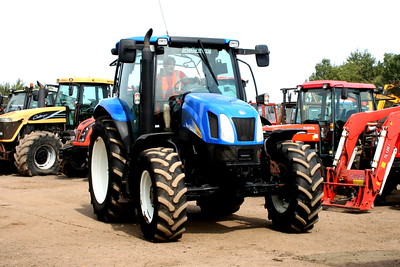 NEW HOLLAND T6010 TRACTOR
