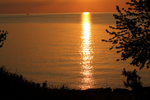 sunsetphotography sunsets sunset sunsetcolors water lakeerie lakeerieinohio lakes sun waterways greatlakes reflection reflectionphotography