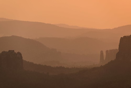 natur sunrise schrammsteine falkenstein landscape goldenhour valley goldenmist summer silhouette mountains sandstone saxonswitzerland saxony nationalpark gohrisch