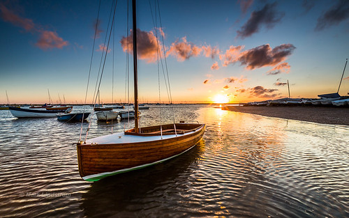 leefilter 1635 5dmkiii canon yatch moored water boat mowcreek brancaster sunrise norfolk
