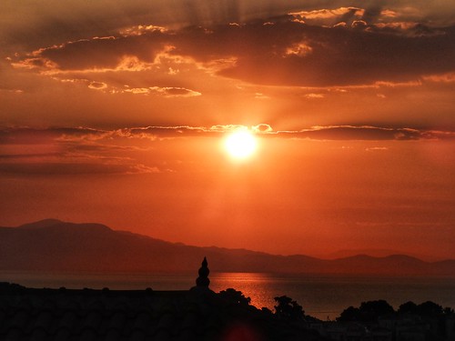 sunrise sunrays sunlight orange orangesky sky skyclouds clouds morning island horizon sea seaview lesvos lesvosisland mytilene greece greek hellas hellenic outdoor landscape aegean aegeansea nikonb700 nikon nikoncoolpixb700