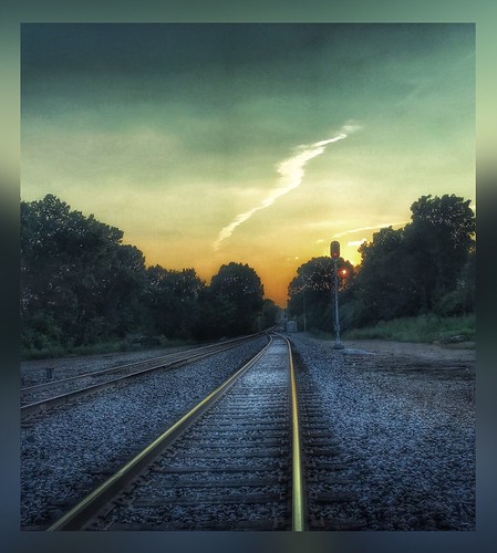 rural sunset dusk rails traintracks springfieldmissouri missouri