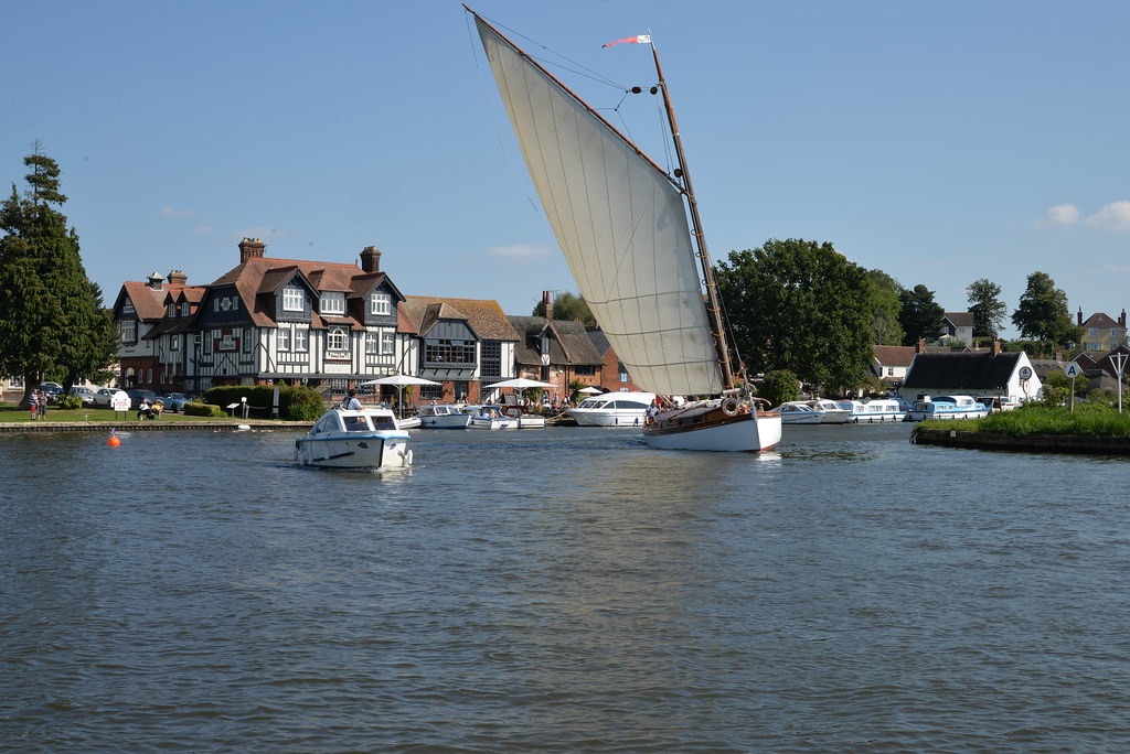 broads boat trips from horning