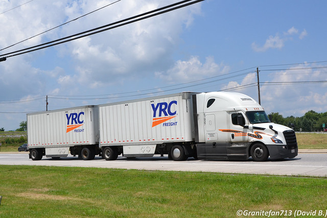 Schneider Freightliner Cascadia with YRC Doubles (1)