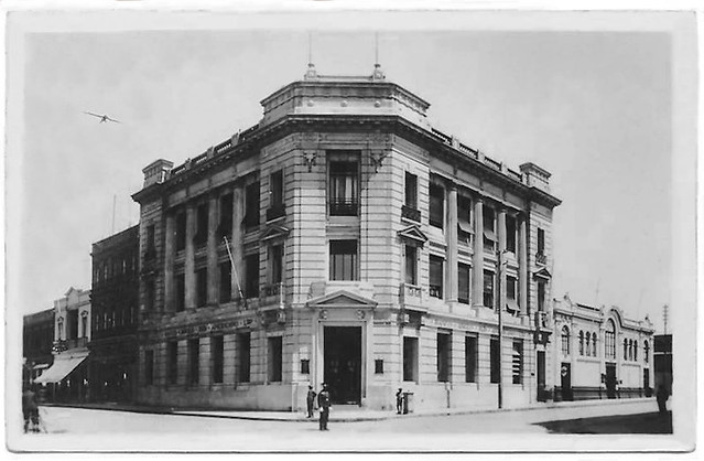 Banco Anglo Sudamericano en Antofagasta, Chile. Circa 1920.