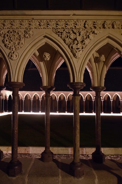 Abbaye du Mont Saint Michel - spectacle nocturne - le cloitre