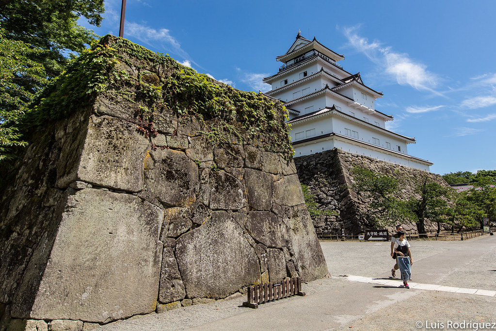 Camino de entrada al castillo Tsurugajo o castillo de Aizu-Wakamatsu