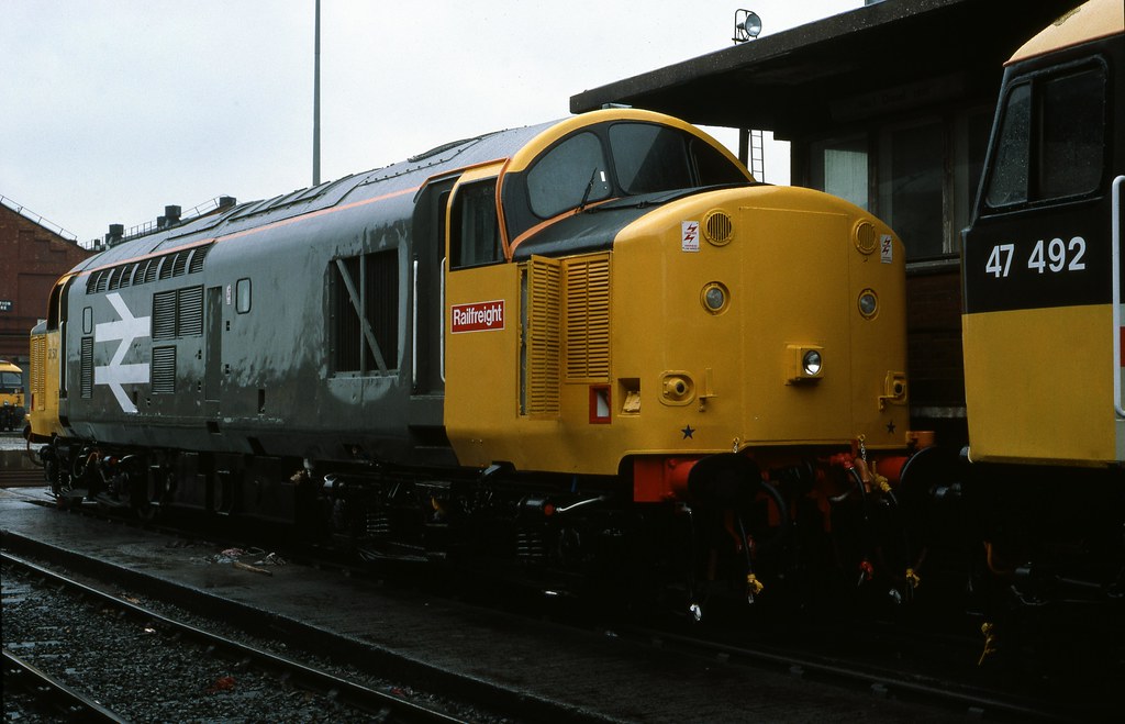 Class 37/5 no. 37501 @ Crewe Works, April 1986 [slide 8660]