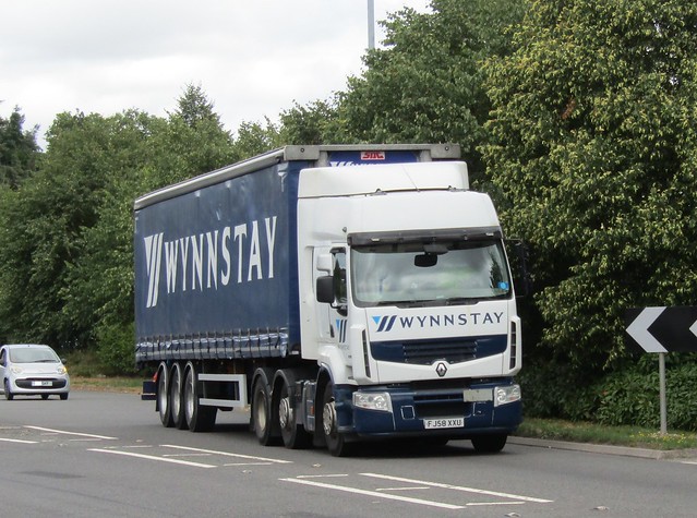 Wynnstay FJ58 XXU at Welshpool (Ex RH Truck & Trailer rental)