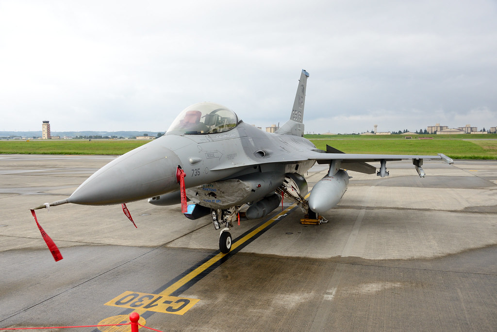 F 16 Fighting Falcon ファイティング ファルコン Yokota Friendship Festi Flickr