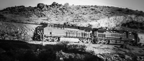 motherroad mohave county kingmancanyon arizona atsf bnsf transcon trains locomotive blackwhite beauty