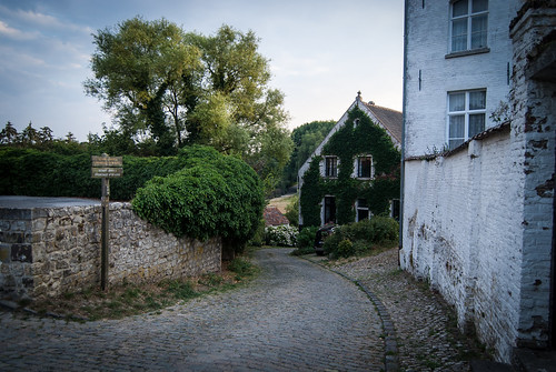 ohain belgique belgium belgië europe town village cobble street house d40x nikon dusk urban wallonia wallonie walloonbrabant walloon brabant