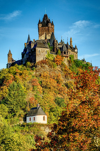 cochem reichsburg morning autumncolours castle sky trees leaves chapel fujifilm xt2 affinityphoto hdr
