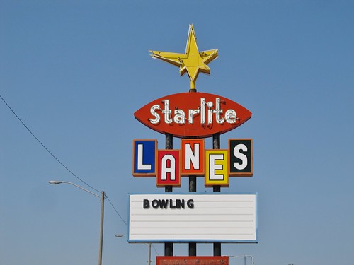 mcpherson kansas roadtrip starlitelanes bowlingalley neonsign neon sign