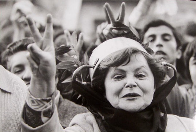 La marcha de las ollas vacias contó con una amplia cobertura de prensa, la fotografia del 1 de diciembre de 1971 por Sylvie  Julienne