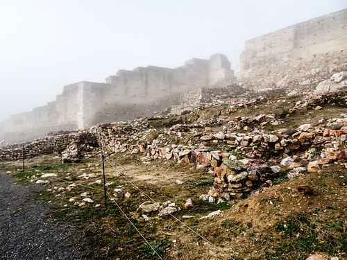 muralla y santuario yacimiento arqueologico de alarcos ciudad real