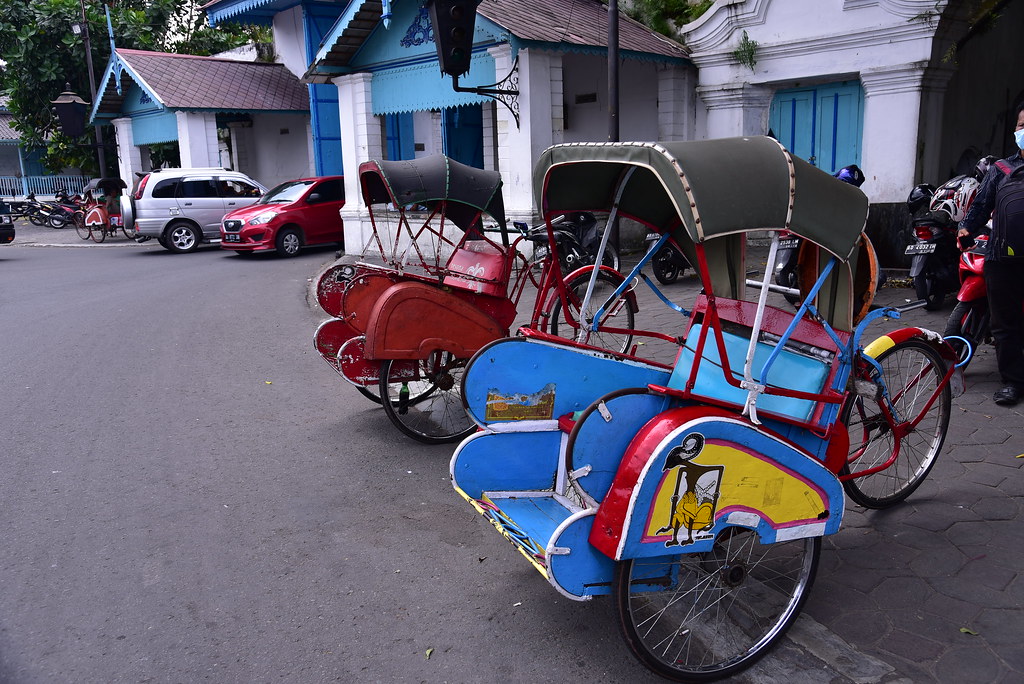 Local transportation around the palace was by beca (trishaw)
