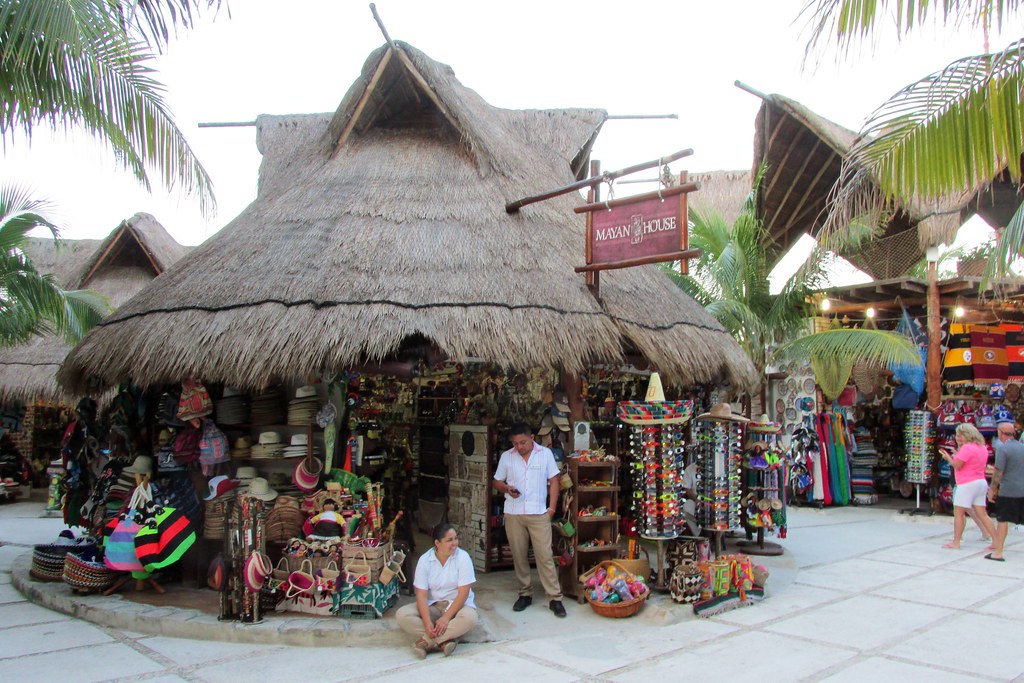 shopping at costa maya cruise port