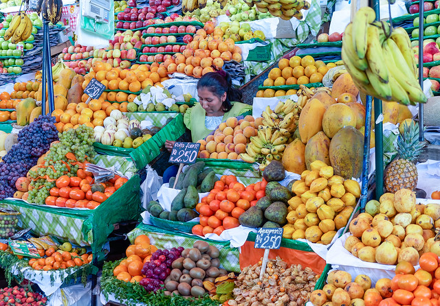 Cuzco Market and queen of fruits...voir album Pérou !!