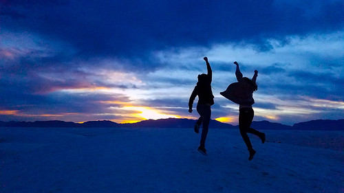 white sands new mexico newmexico newmexicotrue nm gypsum monument sunset sand jump couple date silhouette southwest
