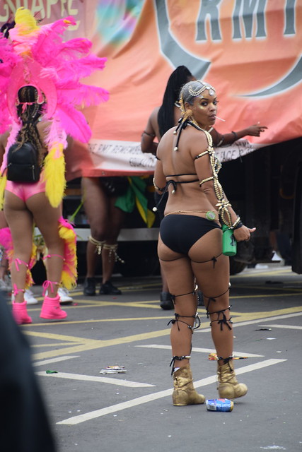 DSC_7570 Notting Hill Caribbean Carnival London Exotic Colourful Costume Girls Dancing Showgirl Performers Aug 27 2018 Stunning Lady Delightful Fine Ass