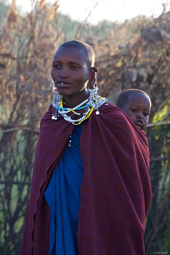 ngorongoro tanzania africa masai maasai woman portrait village asilia higlands crater safari pentax pentaxk3ii pentax60250 ritratto young children kids