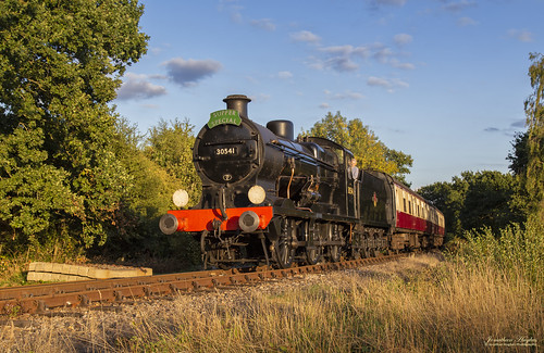 bluebell supper evening golden sunset light steam maunsell loco southern 30541 train