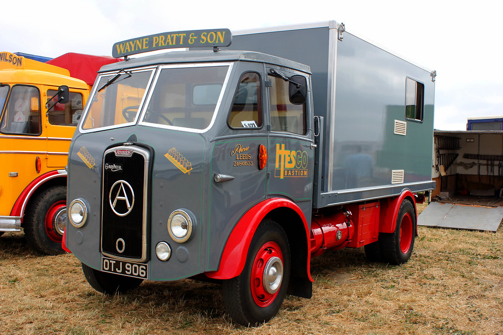 OTJ906 1952 Atkinson L644 in the colours of Hesco/Wayne Pr… | Flickr