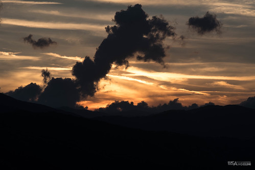 _DSC3013.jpg by Luca Angelini, natura tramonto landscape sunset silhouette backlight montagna mountains nature controluce nuvole sa