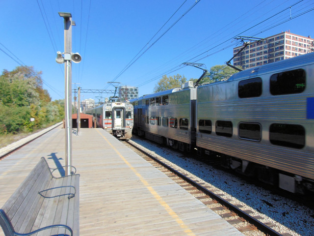 South Shore Line and METRA Electric pass at 59th Street Station