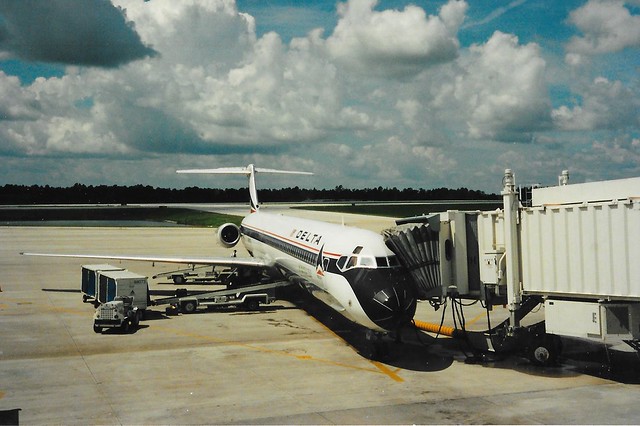 N947DL Douglas MD88 Delta Airlines