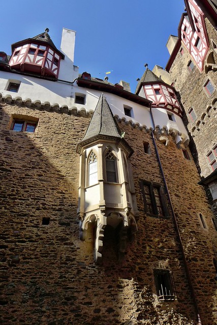 Burg Eltz - Licht und Schatten