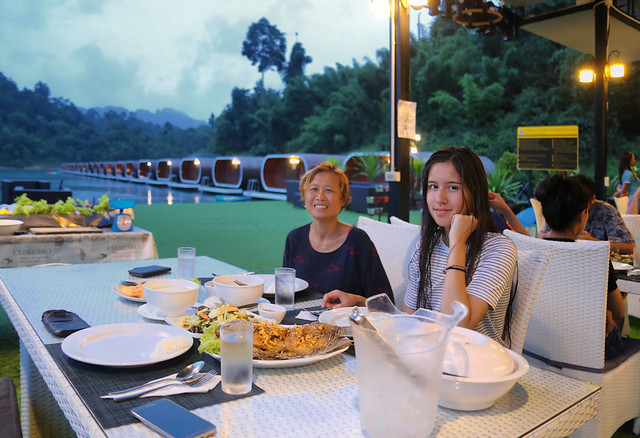 Family dinner at Phutawan Raft House