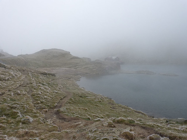 Köd ereszkedett a Bilea-tóra