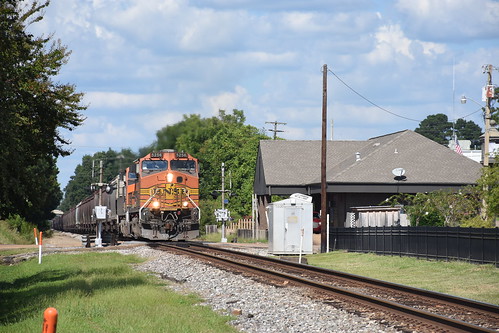 cn canadian national bnsf burlington northern santa fe loaded grain train ex ic illinois central mccomb subdivision crystal springs ms mississippi ge general electric h2 944cw c449w gevo es44dc