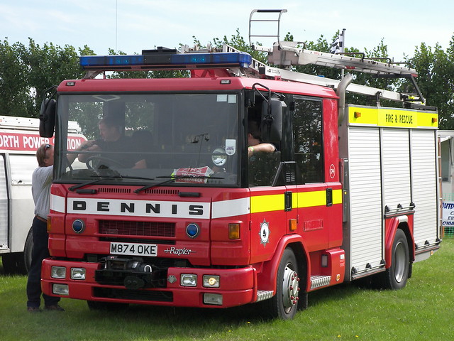 Dennis Rapier (M874 OKE) - Riverside Fire & Rescue Service 174